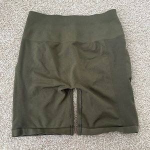Amplify Shorts 6.5” Oak - size M